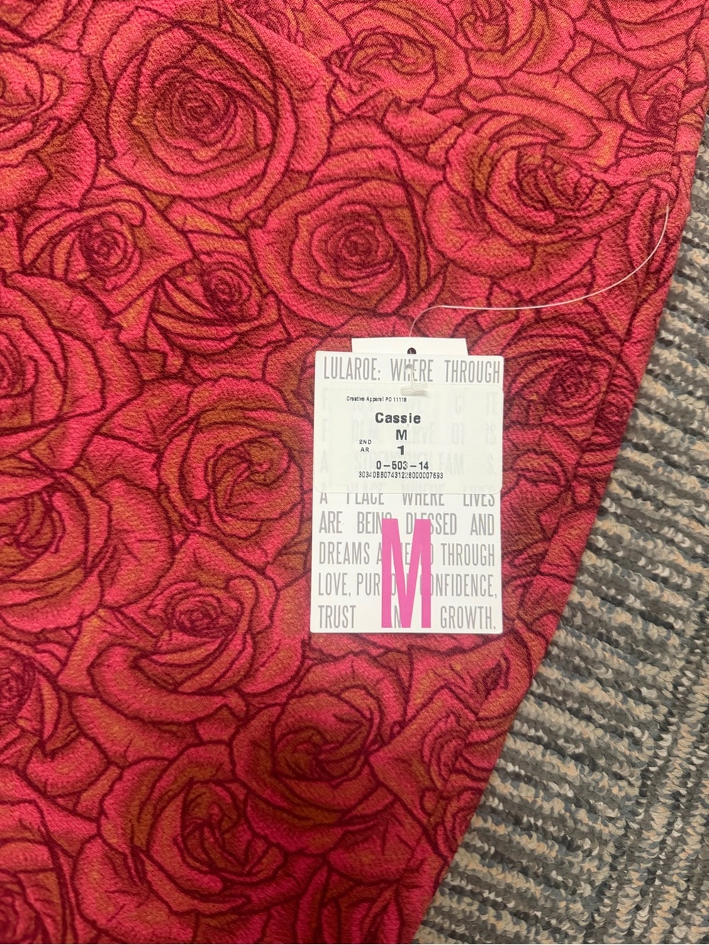 NWT LuLaRoe Cassie Burgundy Rose Print Pencil Skirt Sz M - Picture 3 of 4